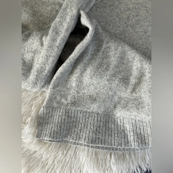 J. Crew Relaxed Gray Crewneck pullover Sweater 🩶 - Picture 6 of 11